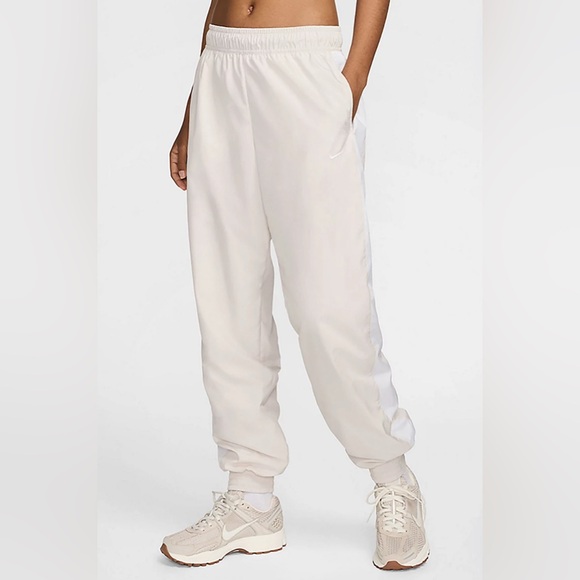 Nike UV Jogger - Picture 1 of 7